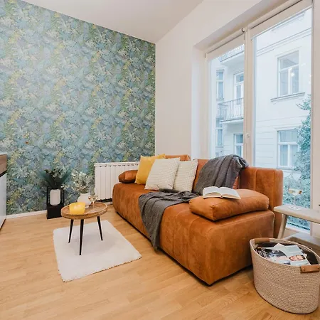 Days - With Balcony And Netflix In New Town