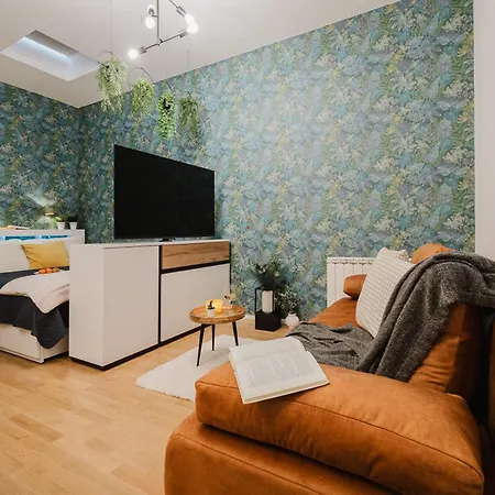 Days - With Balcony And Netflix In New Town *