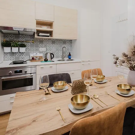 Apartment Days - With Balcony And Netflix In Location Prague