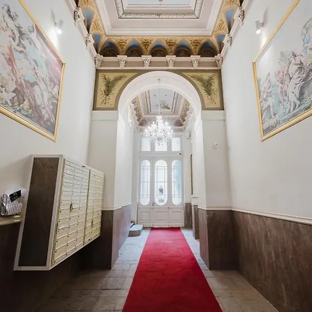 Days - With Balcony And Netflix In Location Prague