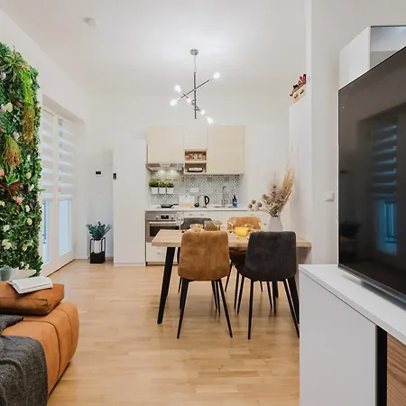 Days - With Balcony And Netflix In Location * Prague